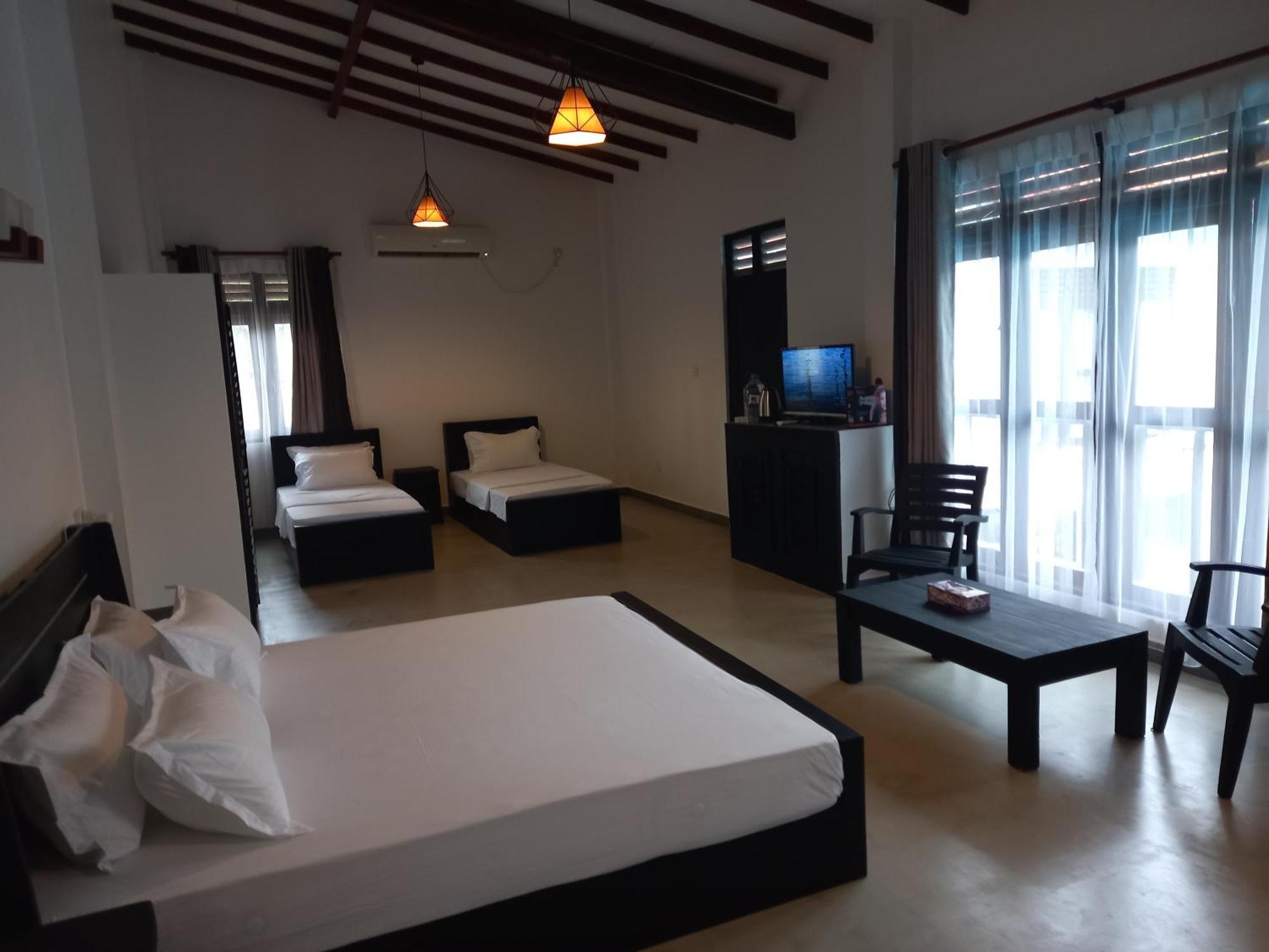 Villa Tangalle Lagoon Room photo